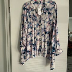 Button (. Pearlized) front with collar handkerchief hem blouse size M